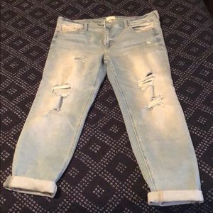 NWT Carrie Distressed Girlfriend Jean size 16